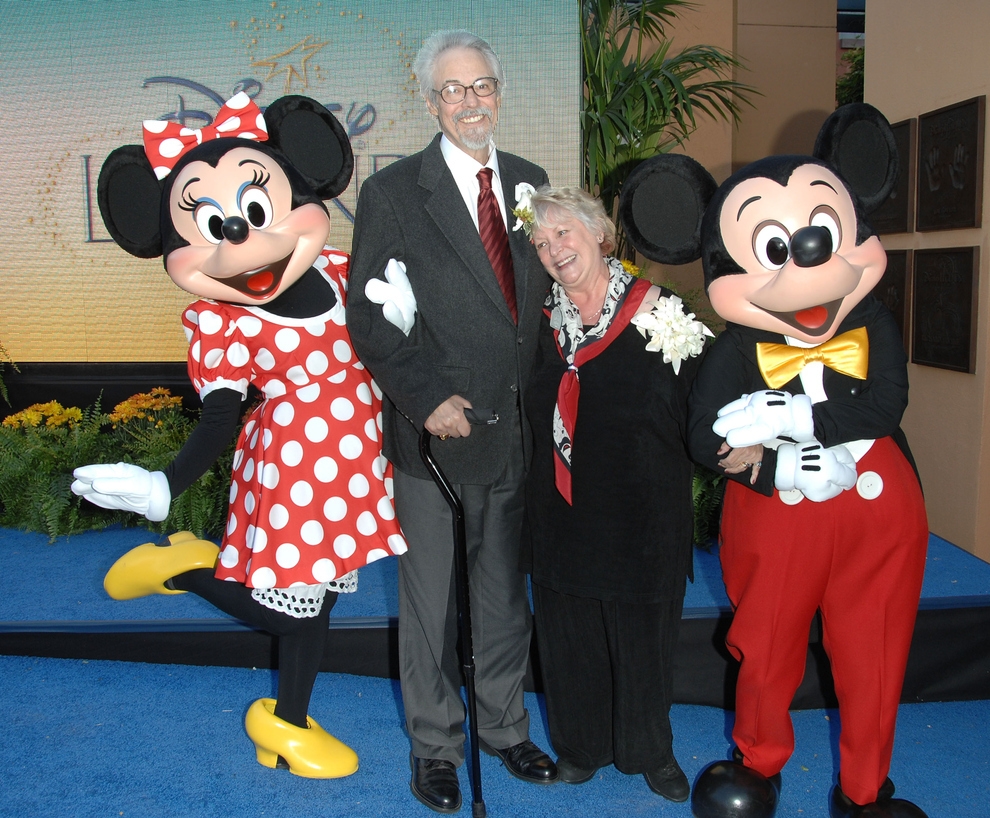 
	
	Hai diễn viên lồng tiếng cho nhân vật chuột Minnie và Mickey đã kết hôn ngoài đời thật.